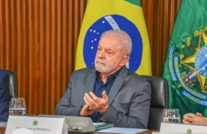 Lula afirma que pode tentar reeleição “para evitar que trogloditas voltem a governar” o Brasil
