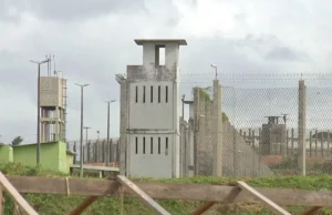 Detentos fingem precisar de atendimento médico e fogem de presídio em Itaitinga