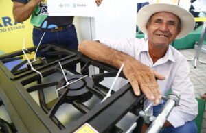 Ceará Sem Fome: cozinhas do Interior recebem fogões industriais e refrigeradores