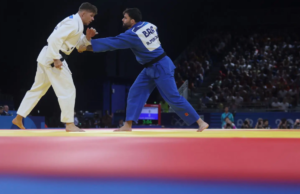 Judoca Rafael Macedo luta por bronze após derrota nas quartas de final em Paris