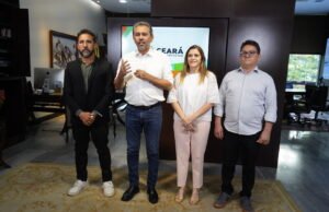 Governador Elmano de Freitas anuncia promoções e pagamentos a professores da rede estadual para agosto e setembro