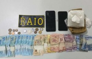 Polícia Militar prende dupla suspeita de tráfico de drogas e recupera celulares roubados em Sobral