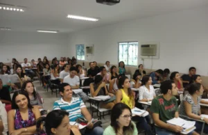 Uece oferece vagas gratuitas em cursinhos pré-vestibular para estudantes em situação de vulnerabilidade social