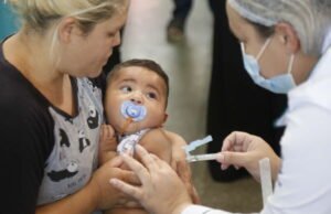 Doença eliminada no Brasil em 1989, poliomielite pode voltar pela baixa cobertura vacinal