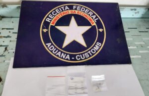 Diamantes e telescópios para armas de fogo são apreendidos pela Receita Federal no aeroporto de Fortaleza