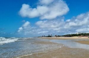 Fortaleza tem 23 trechos próprios para banho neste fim de semana