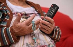 TV e fé: canais religiosos da parabólica digital são alternativa para idosos praticarem sua crença sem sair de casa