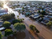 Lula faz reunião para monitorar construção de moradias no RS