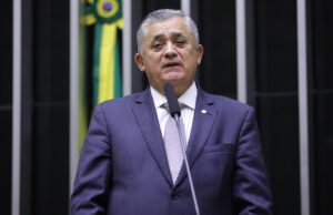 Câmara aprova projeto para combate à violência contra mulheres com novas penalidades e tecnologia de emergência