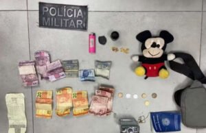 Homem é detido com drogas ocultas em urso de pelúcia durante audiência em Quixadá