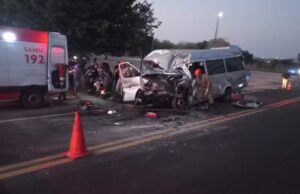 Seis pessoas ficam feridas e dois cavalos morrem em colisão entre topique e caminhão no Ceará