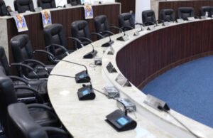 Sessões da Câmara Municipal de Fortaleza registram baixa participação e duração reduzida em meio às eleições