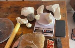Suspeito de homicídio é capturado em posse de munições e quase 2 kg de drogas em Quixadá
