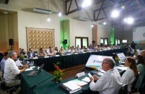 Elmano destaca solidez fiscal e investimento recorde em políticas públicas durante reunião de secretariado