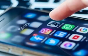 Entre likes e ilusões: a importância da análise crítica nas redes sociais