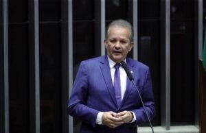 Presidente do PDT, André Figueiredo confirma voto em Evandro Leitão