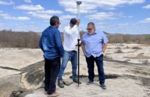 Área onde será instalado porto seco de Quixeramobim está sendo preparada para terraplanagem