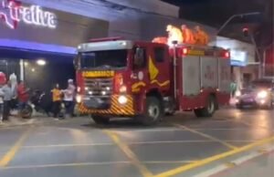 Sob aplausos do público, Dom Adélio Tomasin é sepultado em Quixadá