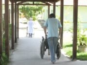 Esquecidos por suas famílias: Fortaleza tem quase 50 idosos vivendo em hospitais públicos