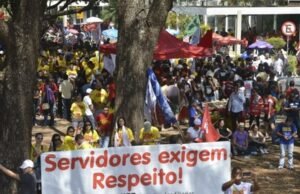 Servidores públicos defendem melhores salários e condições de trabalho