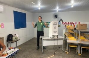 Buscando a reeleição, Glêdson Bezerra registra voto em Juazeiro do Norte