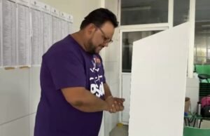 Técio Nunes registra voto em Fortaleza