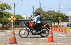 Detran atende aprovados do programa CNH Popular em Banabuiú, Itarema e mais seis cidades