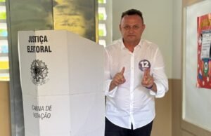 Eugênio Gomes é o segundo candidato à Prefeitura de Quixeramobim a votar