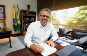 Elmano antecipa ponto facultativo referente ao Dia do Servidor Público para 21 de outubro