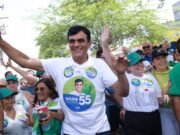 Prefeito de Caucaia, Naumi Amorim, nomeia parentes e secretário envolvido em escândalo para cargos na gestão