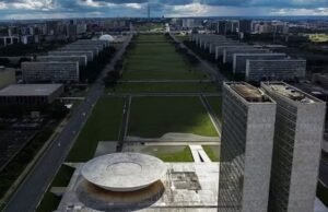 Reforma administrativa: comissão tem até abril de 2025 para apresentar proposta