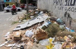 Fortaleza está sendo sufocada pelo lixo