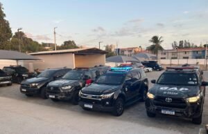 Operação prende suspeitos de usar drones para entregar chips, carregadores e smartwatches em presídios cearenses