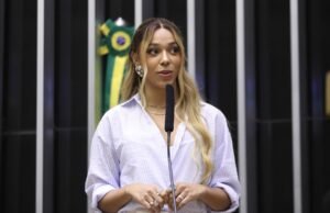 PEC contra escala 6×1 ultrapassa apoio necessário e já pode tramitar no Congresso