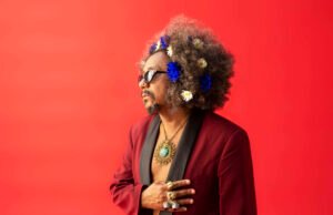 Chico César apresenta novo álbum “Vestido de Amor” em show no Cineteatro São Luiz