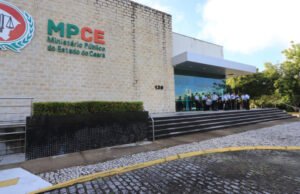 MP pede condenação de ex-prefeito de Horizonte e de servidora aposentada como professora sem ter feito concurso
