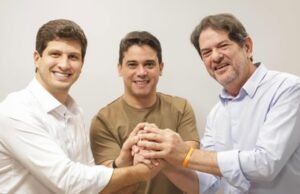 Ao lado de Cid e João Campos, Júnior Mano anuncia filiação ao PSB