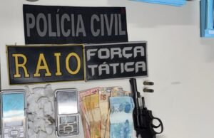 Trio suspeito de envolvimento em homicídio é capturado com drogas e arma em Quixadá