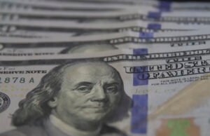 Banco Central leiloará US$ 3 bilhões para segurar o dólar