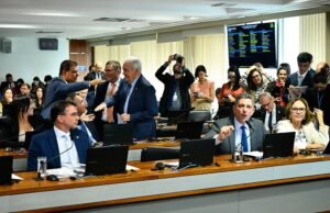 Votação da PEC das Praias é adiada em comissão do Senado