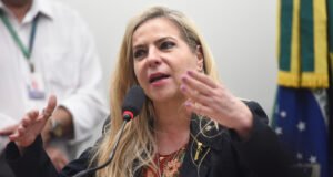 Políticos do PT, PSOL, Rede e PDT assinam manifesto em apoio à pré-candidatura de Luizianne Lins ao Senado