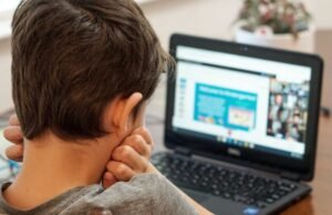 Nove a cada dez brasileiros têm acesso à internet em casa