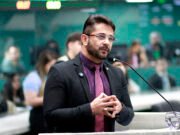 Deputado Apóstolo Luiz Henrique é investigado por suspeita de nepotismo em gabinete