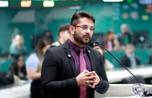 Deputado Apóstolo Luiz Henrique é investigado por suspeita de nepotismo em gabinete