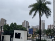 Céu nublado marca o amanhecer deste domingo em Fortaleza
