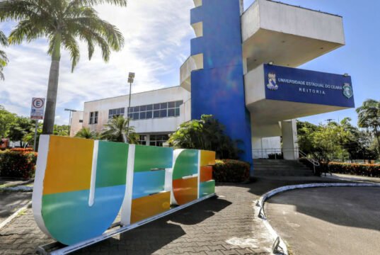 Alece aprova criação de 37 cargos de professor efetivo para a Uece