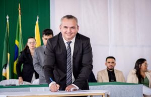 Crispiano Uchôa é empossado prefeito de Madalena