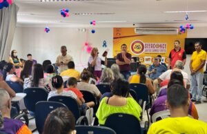 Com salário atrasado, terceirizados da Prefeitura de Fortaleza se reúnem no Seeaconce