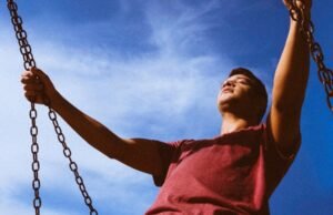 Espetáculo Maçã Mordida leva aos palcos do interior do Ceará uma reflexão sobre sexualidade, liberdade e preconceito