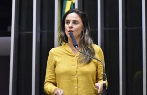 Projeto quer suspender salário de militares da ditadura